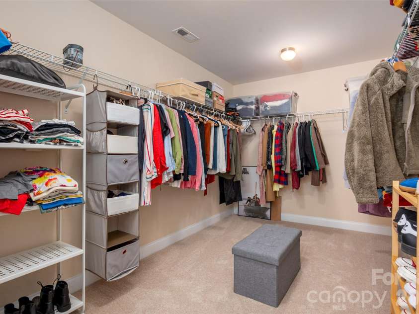 3702 Exbury Gardens Drive, Waxhaw, NC 28173.  MLS# CAR4357764, YatesRealty ID 10155. 