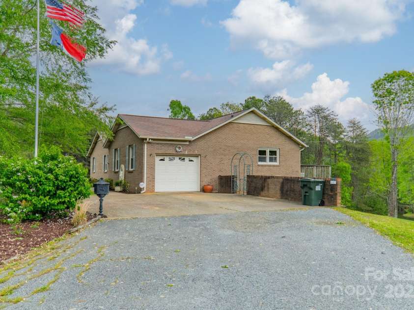 807 and 809 Sparrow Springs Road, Kings Mountain, NC 28086.  MLS# CAR4240864, YatesRealty ID 10158. 1 car garage lots of parking