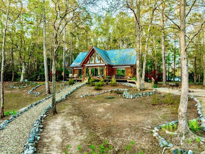 242 Morninglow Drive, Winnsboro, SC 29180.  MLS# CAR4242338, YatesRealty ID 10159. 