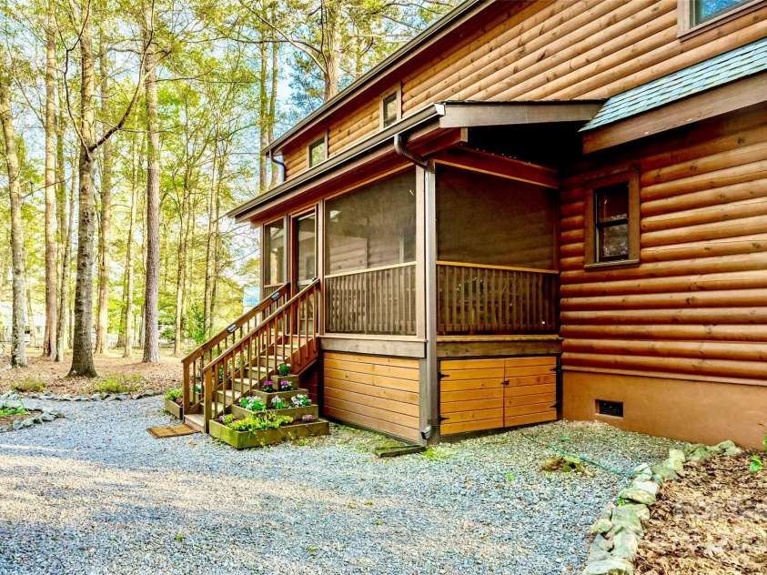 242 Morninglow Drive, Winnsboro, SC 29180.  MLS# CAR4242338, YatesRealty ID 10159. 