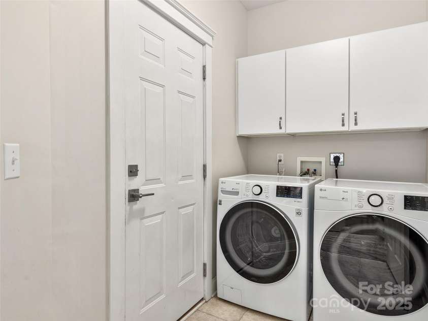 104 Red Cedar Lane, Asheville, NC 28803.  MLS# CAR4249248, YatesRealty ID 10161. 