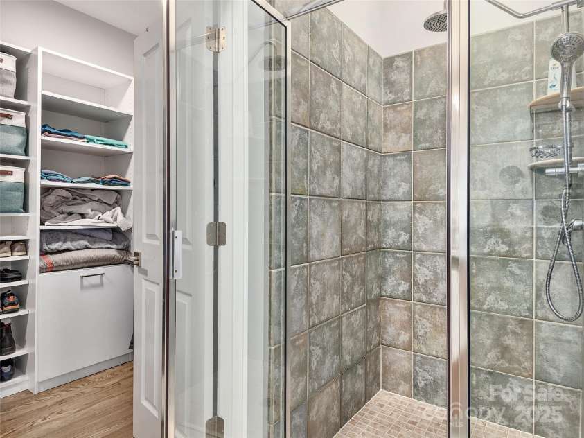 104 Red Cedar Lane, Asheville, NC 28803.  MLS# CAR4249248, YatesRealty ID 10161. 