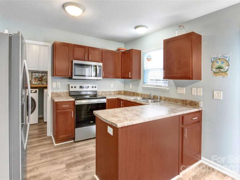 66 Yorktown Circle, Fletcher, NC 28732.  MLS# CAR4250755, YatesRealty ID 10162. ALL Brand NEW Stainless Steel Appliances