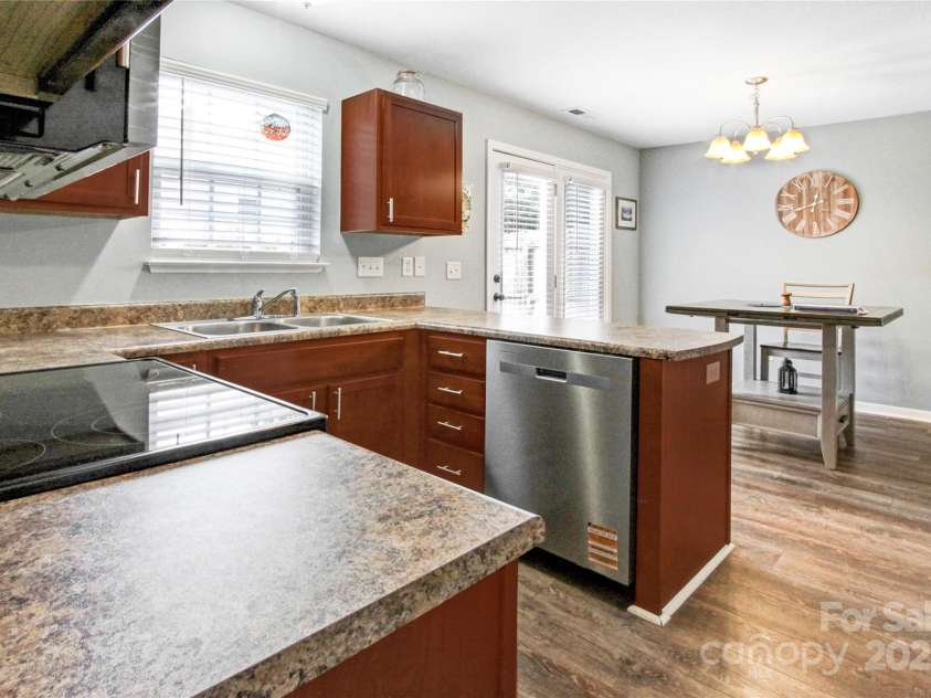 66 Yorktown Circle, Fletcher, NC 28732.  MLS# CAR4250755, YatesRealty ID 10162. ALL Brand NEW Stainless Steel Appliances
