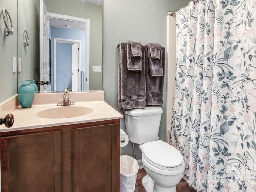 66 Yorktown Circle, Fletcher, NC 28732.  MLS# CAR4250755, YatesRealty ID 10162. Hall Bath
