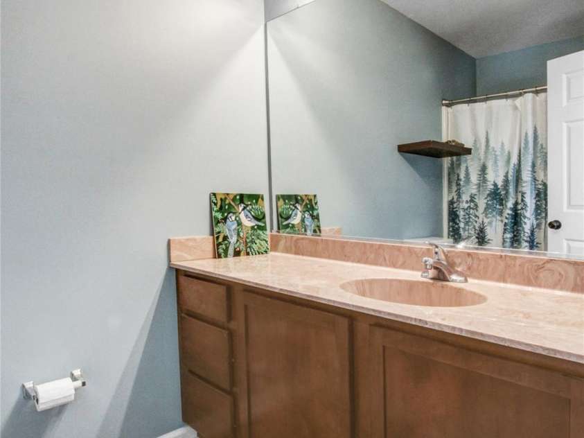 66 Yorktown Circle, Fletcher, NC 28732.  MLS# CAR4250755, YatesRealty ID 10162. Primary en-suite bath