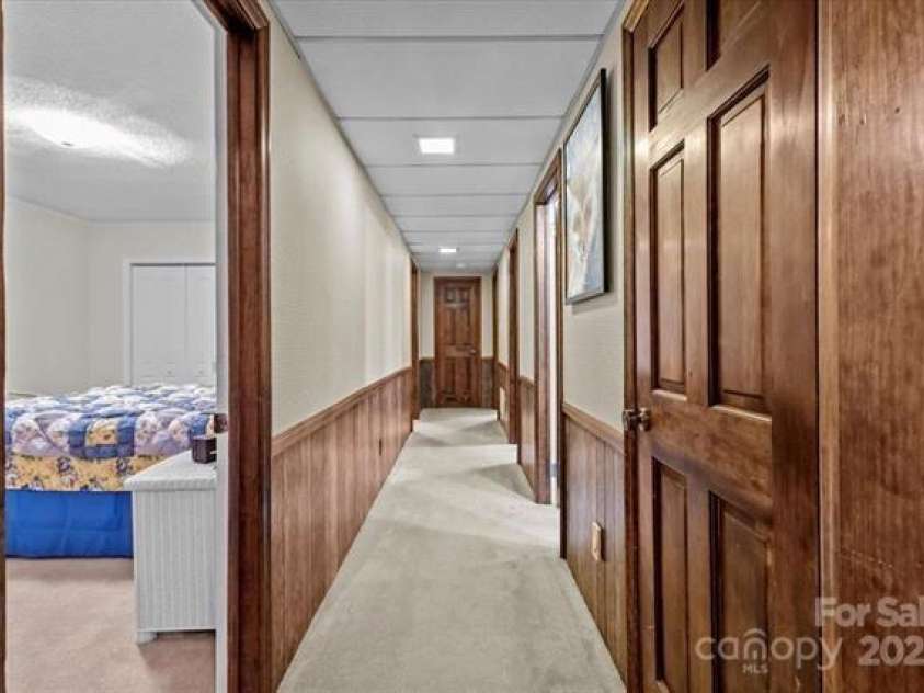 139 Timberlake Drive, Inman, SC 29349.  MLS# CAR4250909, YatesRealty ID 10163. Downstairs Hallway