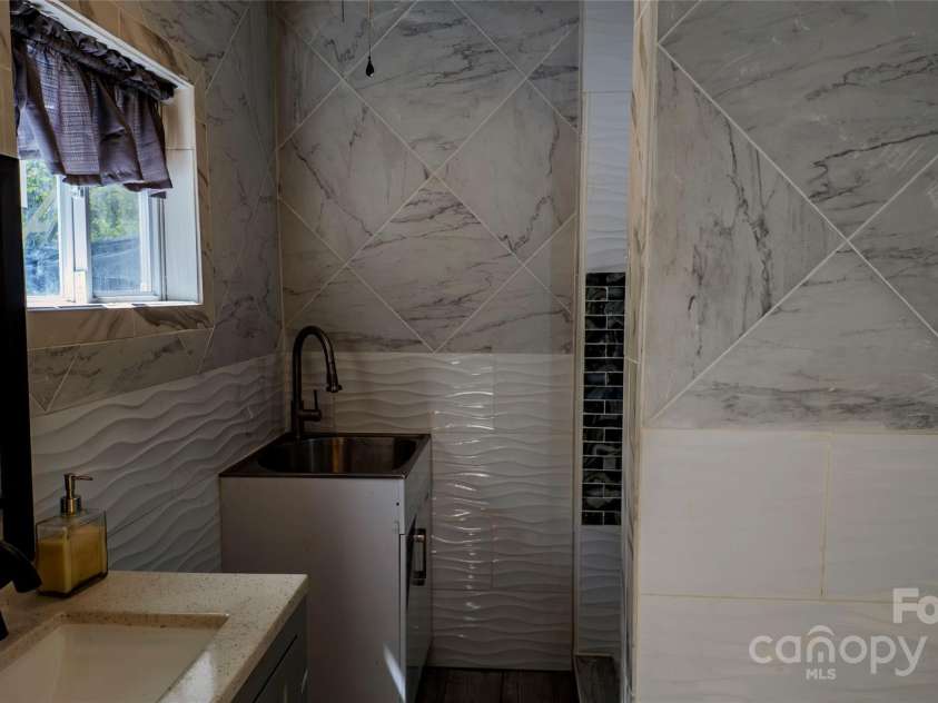 403 3rd Street, Conover, NC 28613.  MLS# CAR4251166, YatesRealty ID 10164. Bathroom 3