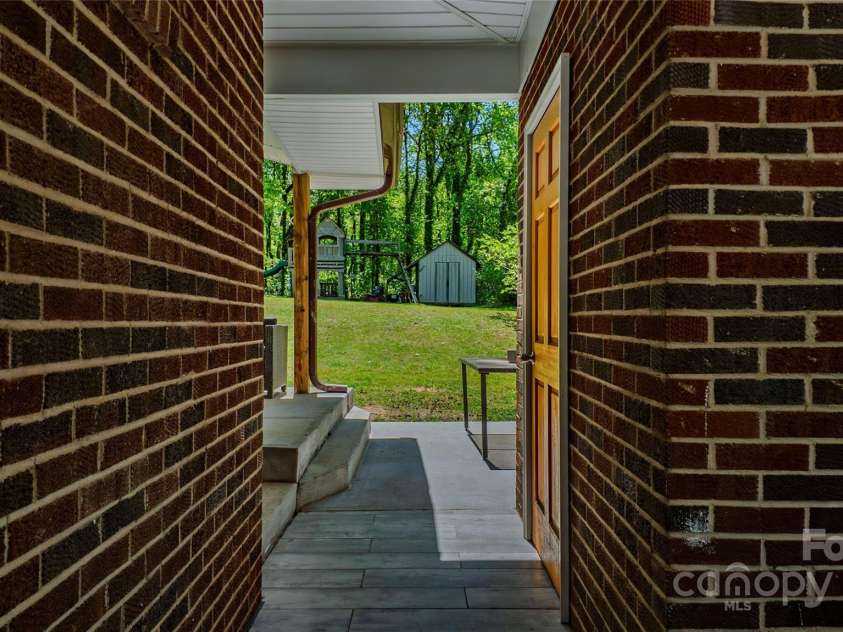 403 3rd Street, Conover, NC 28613.  MLS# CAR4251166, YatesRealty ID 10164. Outside hallway