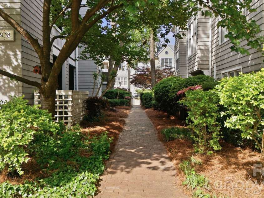 308 Queens Road, Charlotte, NC 28204.  MLS# CAR4367696, YatesRealty ID 10165. Community Grounds 