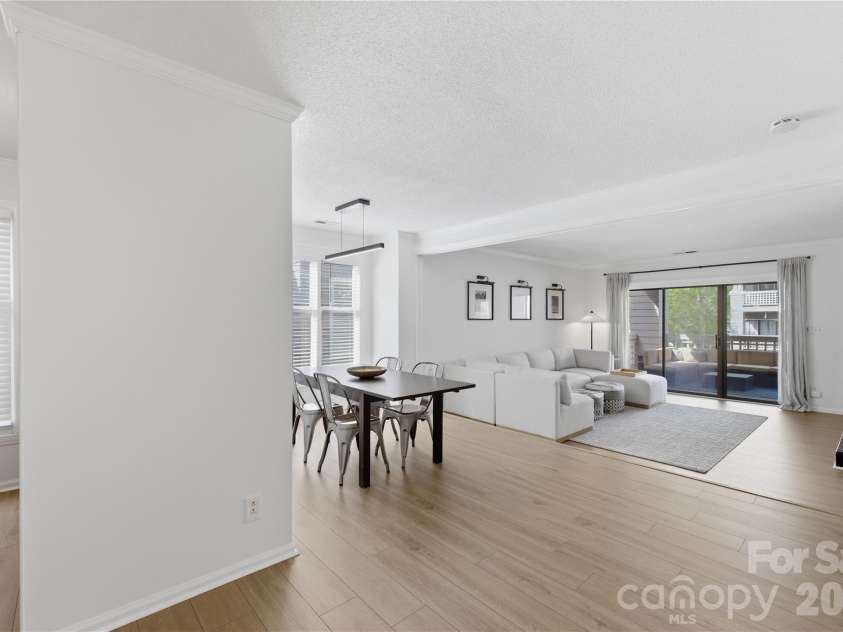 308 Queens Road, Charlotte, NC 28204.  MLS# CAR4367696, YatesRealty ID 10165. Foyer 