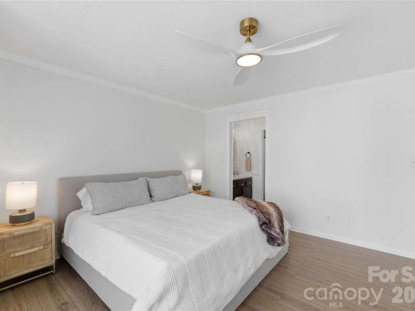 308 Queens Road, Charlotte, NC 28204.  MLS# CAR4367696, YatesRealty ID 10165. Primary Bedroom