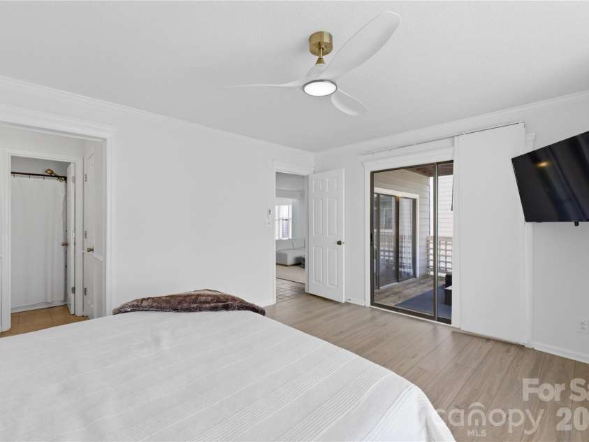 308 Queens Road, Charlotte, NC 28204.  MLS# CAR4367696, YatesRealty ID 10165. Primary Bedroom