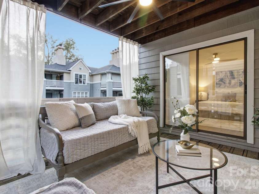 308 Queens Road, Charlotte, NC 28204.  MLS# CAR4414478, YatesRealty ID 10165. Balcony