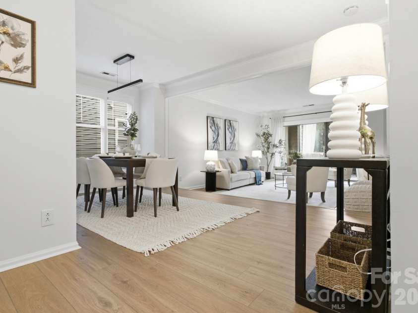 308 Queens Road, Charlotte, NC 28204.  MLS# CAR4414478, YatesRealty ID 10165. Entryway