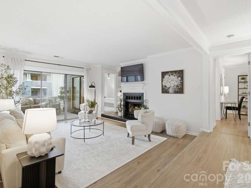 308 Queens Road, Charlotte, NC 28204.  MLS# CAR4414478, YatesRealty ID 10165. Living Room