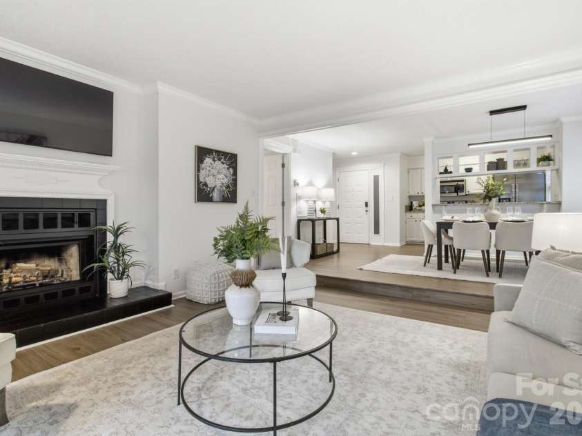 308 Queens Road, Charlotte, NC 28204.  MLS# CAR4414478, YatesRealty ID 10165. Living Room