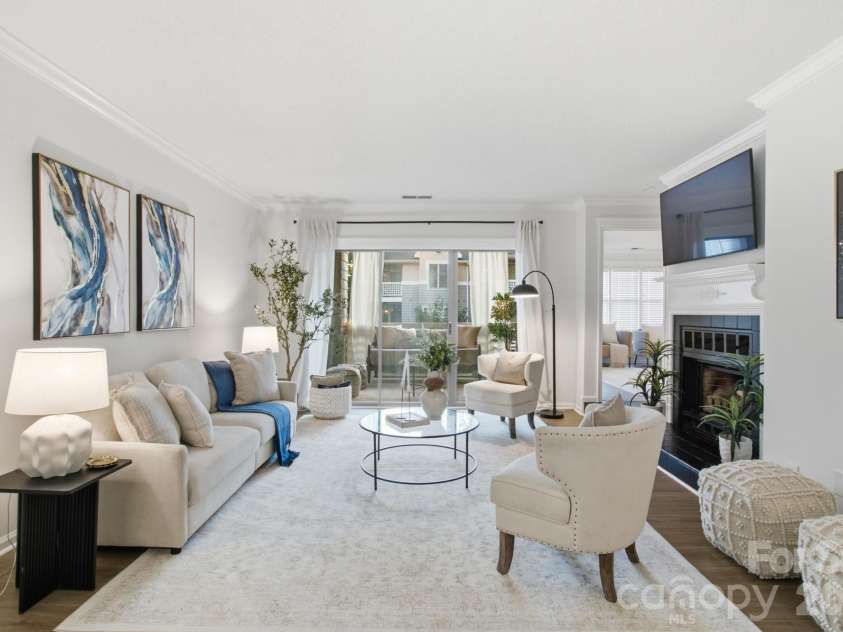 308 Queens Road, Charlotte, NC 28204.  MLS# CAR4414478, YatesRealty ID 10165. Living Room