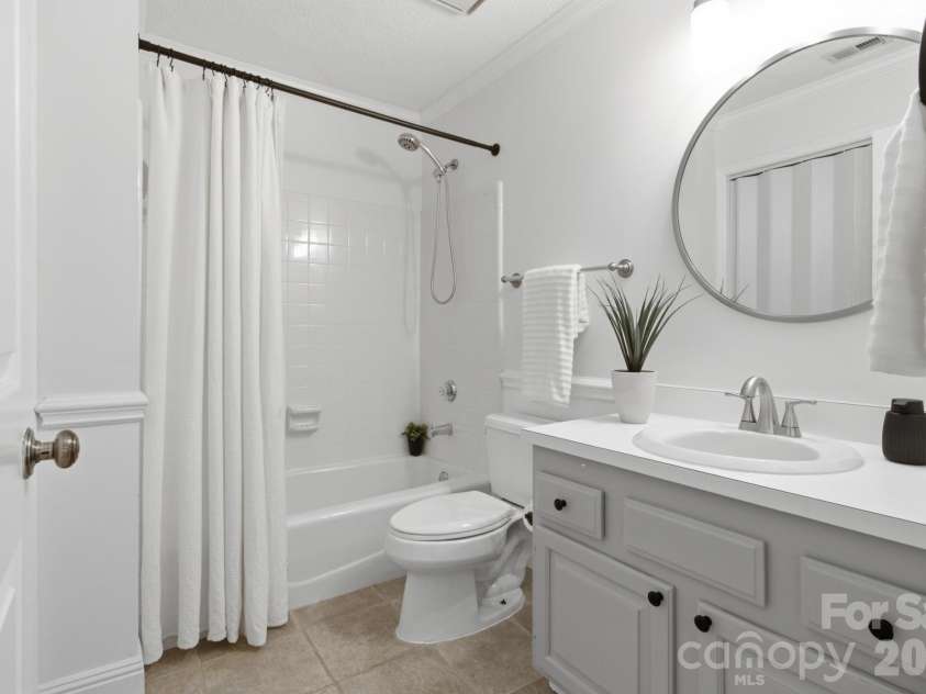 308 Queens Road, Charlotte, NC 28204.  MLS# CAR4414478, YatesRealty ID 10165. Primary Bathroom