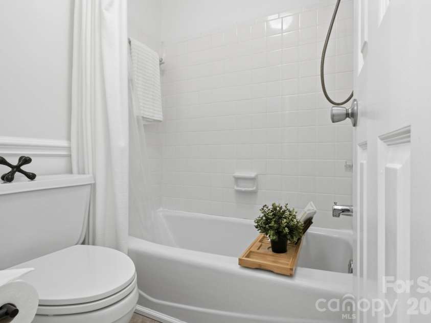 308 Queens Road, Charlotte, NC 28204.  MLS# CAR4414478, YatesRealty ID 10165. Second Bathroom