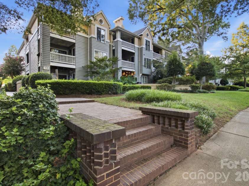 308 Queens Road, Charlotte, NC 28204.  MLS# CAR4414478, YatesRealty ID 10165. Welcome to Queens Station!