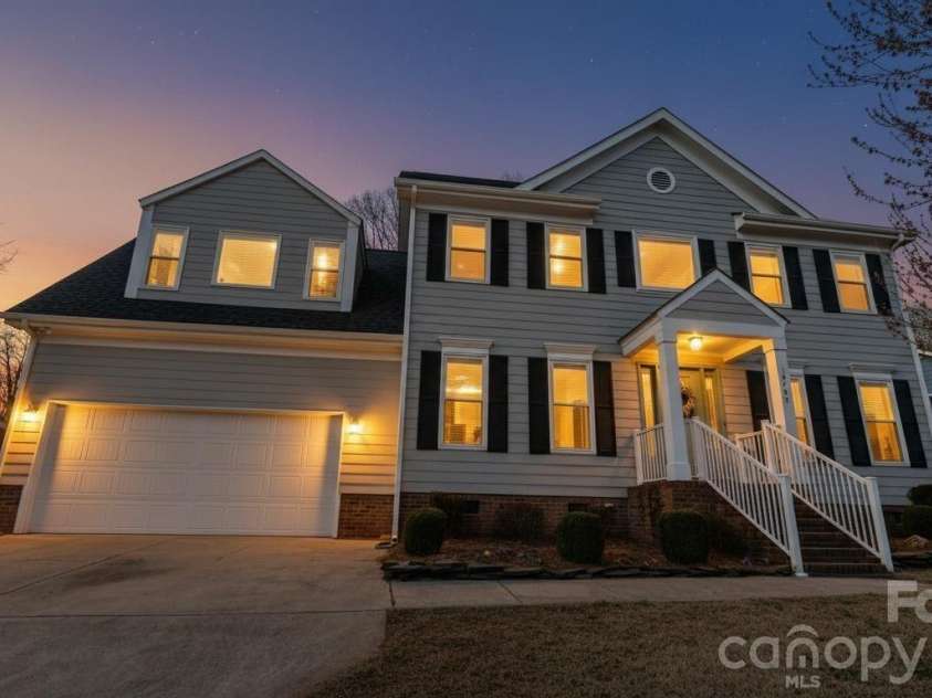 19700 Coachmans Trace, Cornelius, NC 28031.  MLS# CAR4355496, YatesRealty ID 10166. 