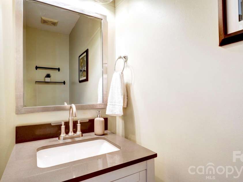 19700 Coachmans Trace, Cornelius, NC 28031.  MLS# CAR4355496, YatesRealty ID 10166. 