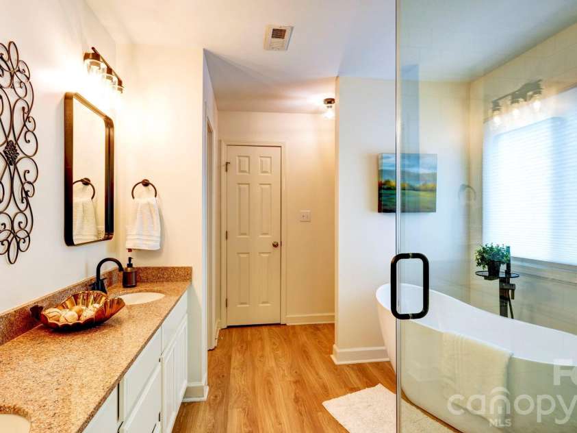 19700 Coachmans Trace, Cornelius, NC 28031.  MLS# CAR4355496, YatesRealty ID 10166. 