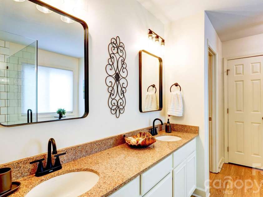 19700 Coachmans Trace, Cornelius, NC 28031.  MLS# CAR4355496, YatesRealty ID 10166. 