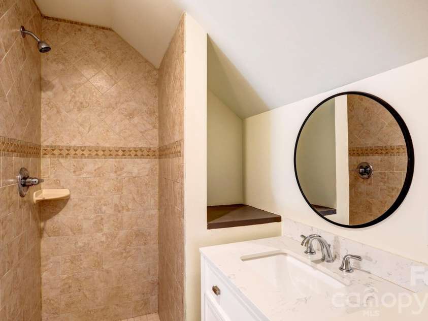 19700 Coachmans Trace, Cornelius, NC 28031.  MLS# CAR4355496, YatesRealty ID 10166. 