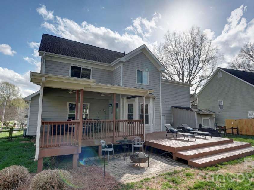 19700 Coachmans Trace, Cornelius, NC 28031.  MLS# CAR4355496, YatesRealty ID 10166. 