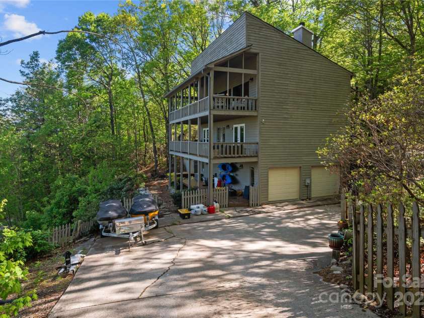 25 Little Falls Drive, Tryon, NC 28782.  MLS# CAR4253807, YatesRealty ID 10167. 