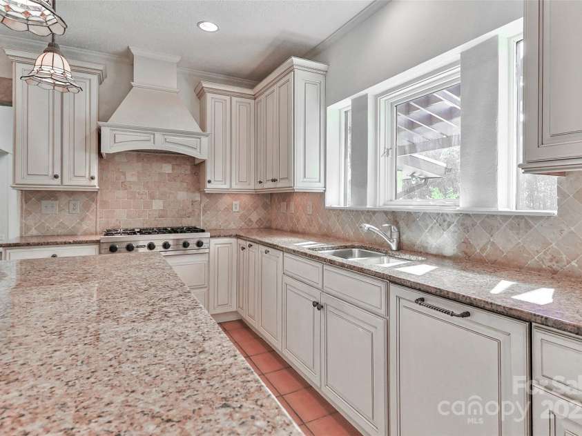 455 Gleneagles Road, Statesville, NC 28625.  MLS# CAR4247026, YatesRealty ID 10168. 