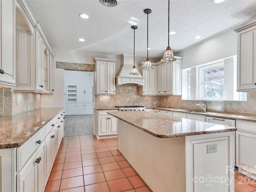 455 Gleneagles Road, Statesville, NC 28625.  MLS# CAR4247026, YatesRealty ID 10168. 