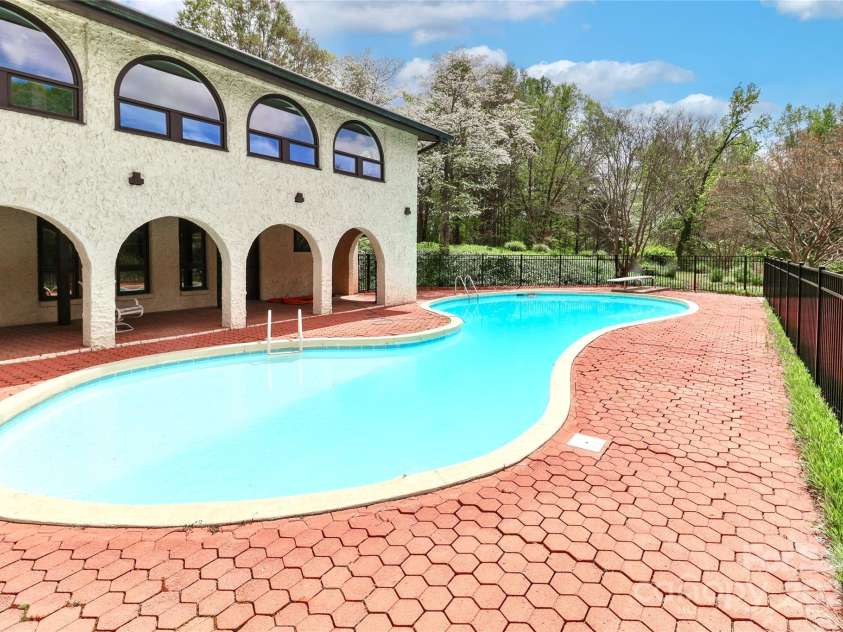 455 Gleneagles Road, Statesville, NC 28625.  MLS# CAR4247026, YatesRealty ID 10168. 