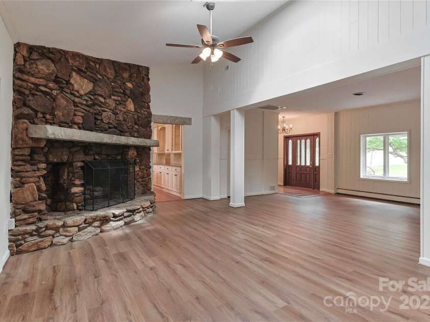 455 Gleneagles Road, Statesville, NC 28625.  MLS# CAR4247026, YatesRealty ID 10168. Open floor plan with new flooring.