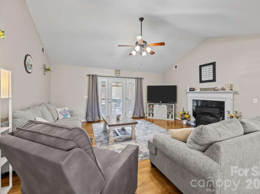 3156 Teresa Drive, Lincolnton, NC 28092.  MLS# CAR4350524, YatesRealty ID 10169. Great room w/fireplace- Main