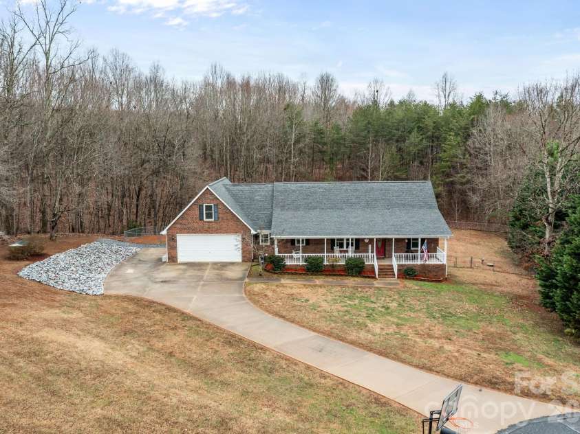 3156 Teresa Drive, Lincolnton, NC 28092.  MLS# CAR4350524, YatesRealty ID 10169. Large flat yard and driveway