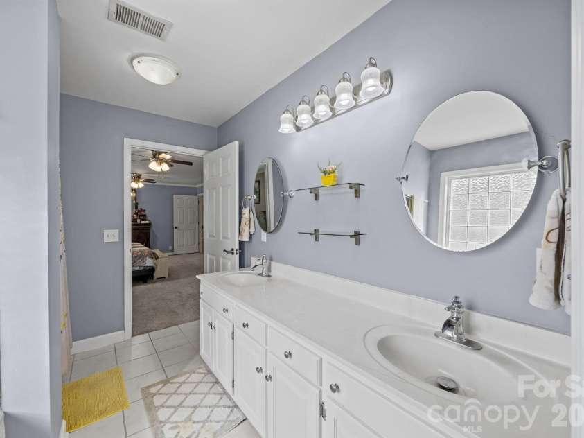 3156 Teresa Drive, Lincolnton, NC 28092.  MLS# CAR4350524, YatesRealty ID 10169. Primary dual sinks
