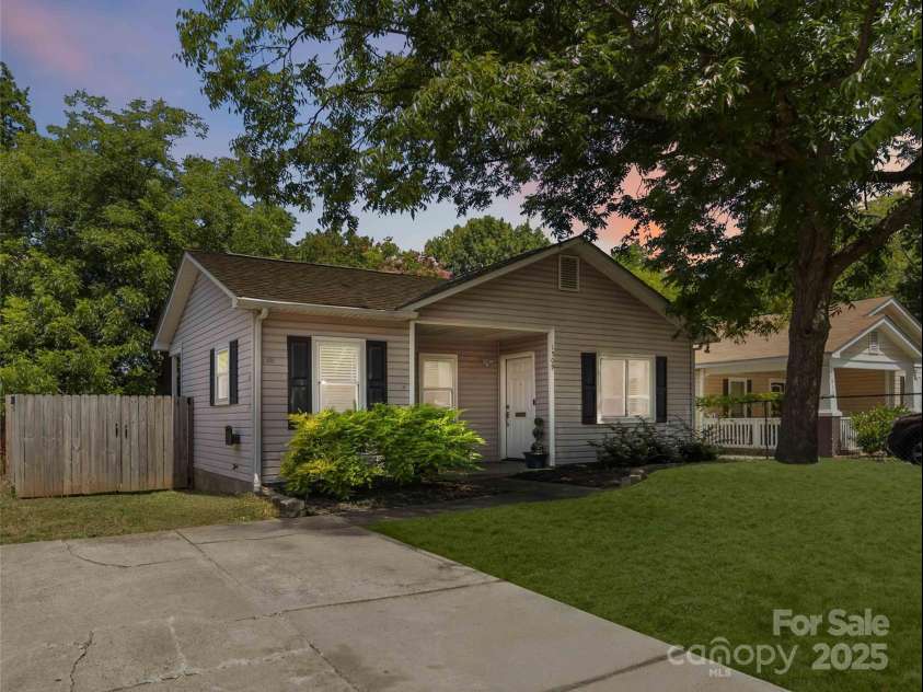 1509 Harrill Street, Charlotte, NC 28205.  MLS# CAR4280930, YatesRealty ID 10170. Belmont Bungalow!