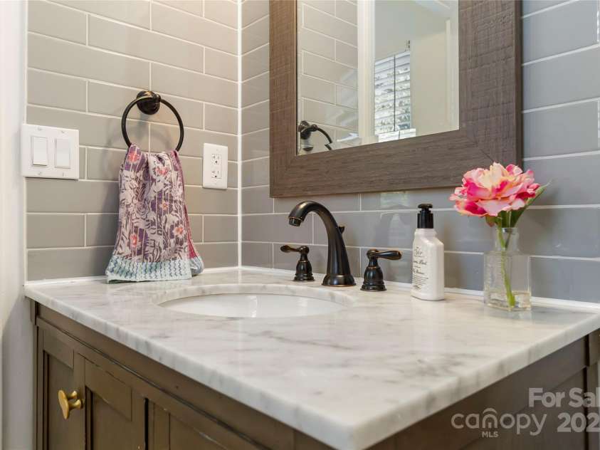 1509 Harrill Street, Charlotte, NC 28205.  MLS# CAR4280930, YatesRealty ID 10170. En suite half bath