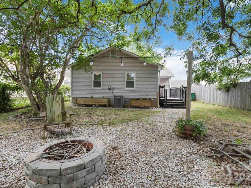 1509 Harrill Street, Charlotte, NC 28205.  MLS# CAR4280930, YatesRealty ID 10170. Low maintenance back yard area