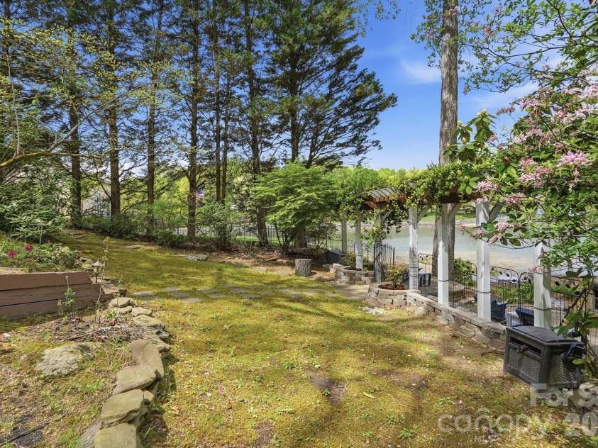 11078 Deep Cove Drive, Tega Cay, SC 29708.  MLS# CAR4364043, YatesRealty ID 10171. 