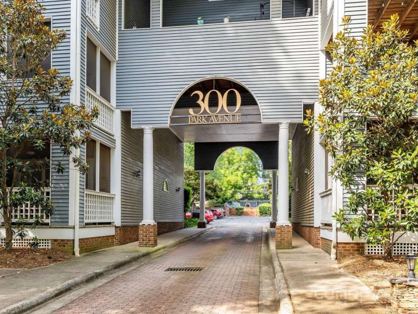 300 Park Avenue, Charlotte, NC 28203.  MLS# CAR4282026, YatesRealty ID 10171. 
