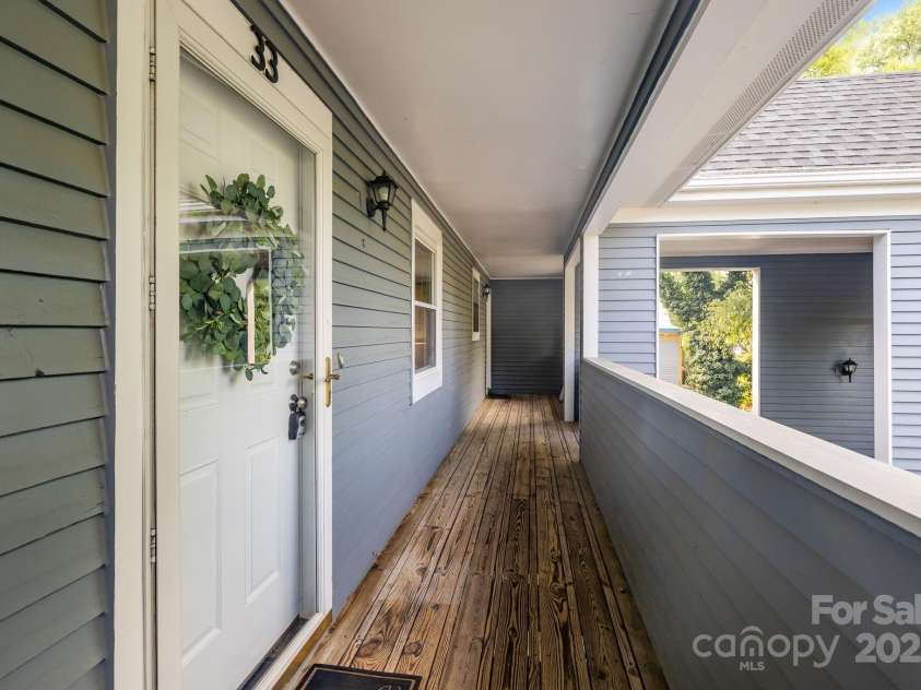 300 Park Avenue, Charlotte, NC 28203.  MLS# CAR4282026, YatesRealty ID 10171. 