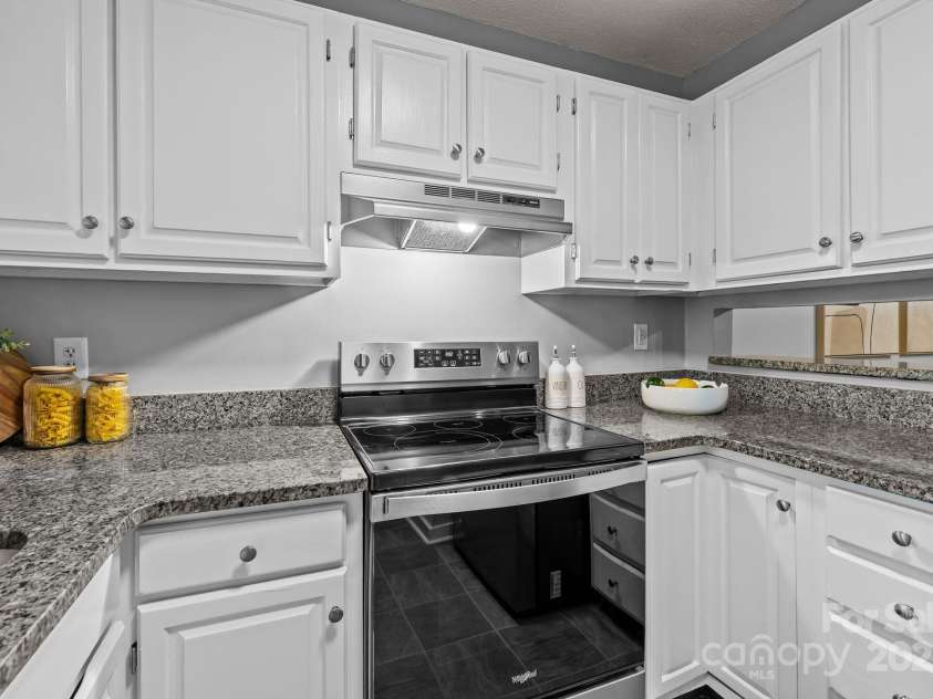 300 Park Avenue, Charlotte, NC 28203.  MLS# CAR4282026, YatesRealty ID 10171. 