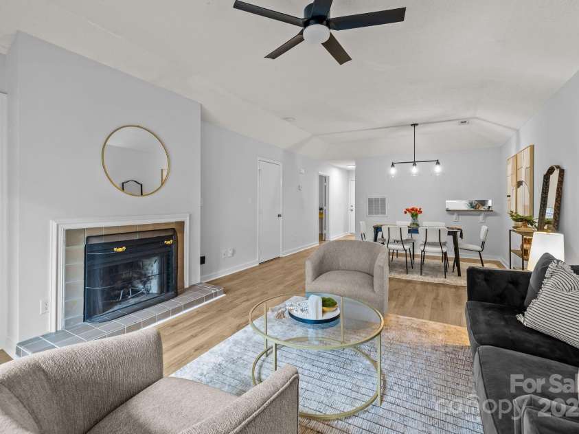 300 Park Avenue, Charlotte, NC 28203.  MLS# CAR4282026, YatesRealty ID 10171. 