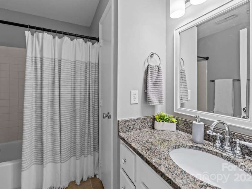 300 Park Avenue, Charlotte, NC 28203.  MLS# CAR4282026, YatesRealty ID 10171. 