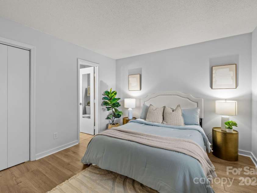 300 Park Avenue, Charlotte, NC 28203.  MLS# CAR4282026, YatesRealty ID 10171. 