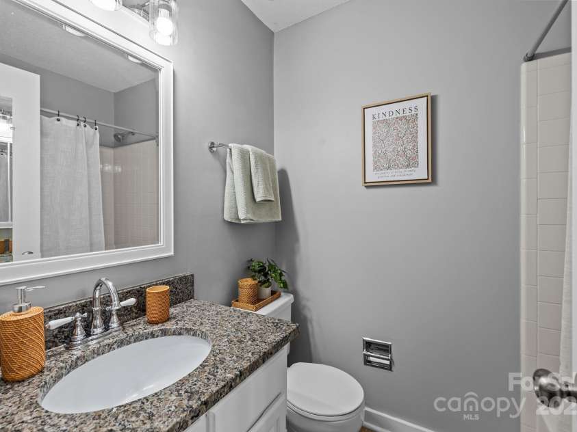 300 Park Avenue, Charlotte, NC 28203.  MLS# CAR4282026, YatesRealty ID 10171. 